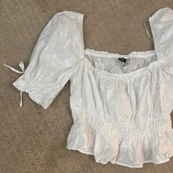 H&M eyelet crop top women’s medium white puff sleeves airy girly pretty - Picture 2 of 5